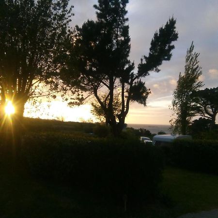 Les Hortensias Grande Tente Familiale Deux Chambres Et Sejour Vue Mer Sur Camping Nature Plestin-les-Grèves Exteriér fotografie