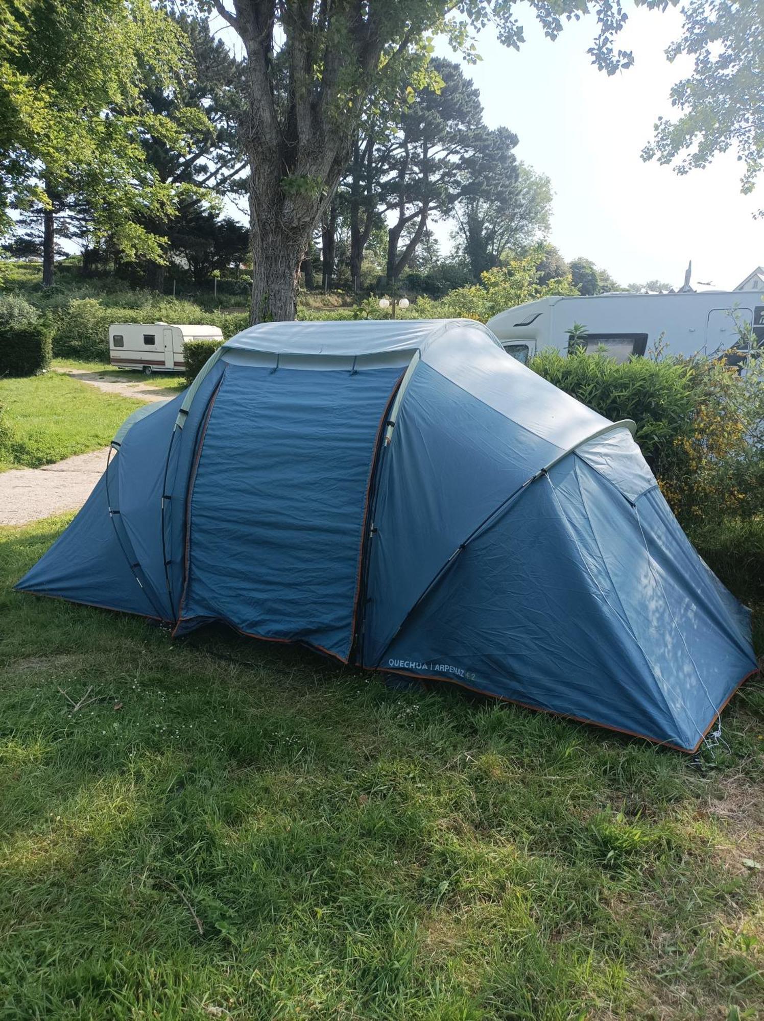 Les Hortensias Grande Tente Familiale Deux Chambres Et Sejour Vue Mer Sur Camping Nature Plestin-les-Grèves Pokoj fotografie